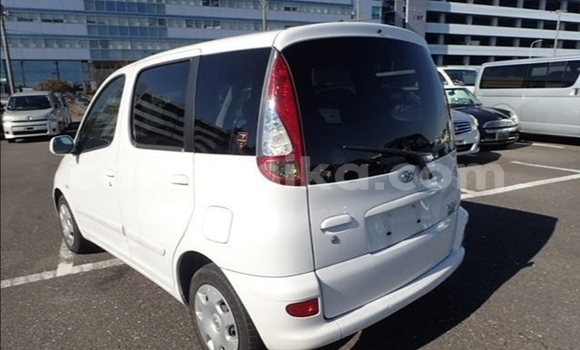Acheter Occasion Voiture Toyota FunCargo Blanc à Beitbridge, Matabeleland South Acheter Occasion Voiture Toyota FunCargo Blanc à Beitbridge, Matabeleland South