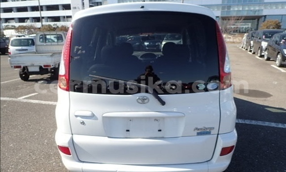 Acheter Occasion Voiture Toyota FunCargo Blanc à Beitbridge, Matabeleland South Acheter Occasion Voiture Toyota FunCargo Blanc à Beitbridge, Matabeleland South