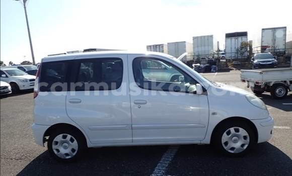 Acheter Occasion Voiture Toyota FunCargo Blanc à Beitbridge, Matabeleland South Acheter Occasion Voiture Toyota FunCargo Blanc à Beitbridge, Matabeleland South