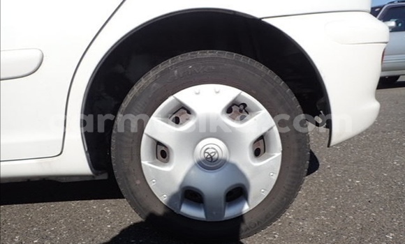 Acheter Occasion Voiture Toyota FunCargo Blanc à Beitbridge, Matabeleland South Acheter Occasion Voiture Toyota FunCargo Blanc à Beitbridge, Matabeleland South