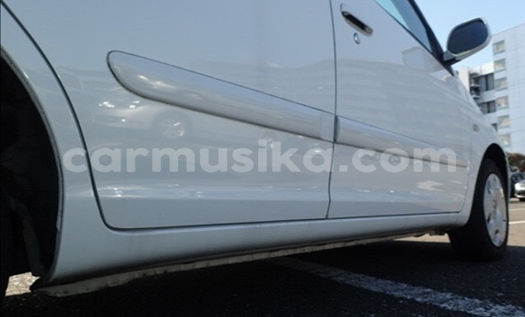 Acheter Occasion Voiture Toyota FunCargo Blanc à Beitbridge, Matabeleland South Acheter Occasion Voiture Toyota FunCargo Blanc à Beitbridge, Matabeleland South