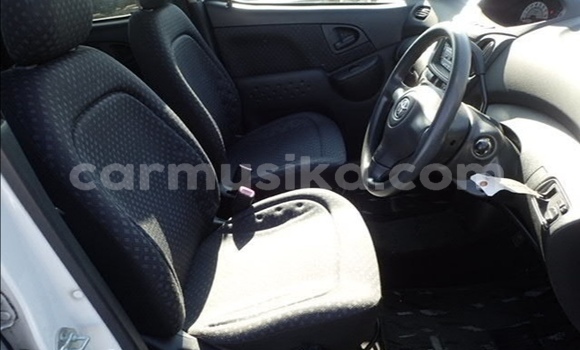 Acheter Occasion Voiture Toyota FunCargo Blanc à Beitbridge, Matabeleland South Acheter Occasion Voiture Toyota FunCargo Blanc à Beitbridge, Matabeleland South