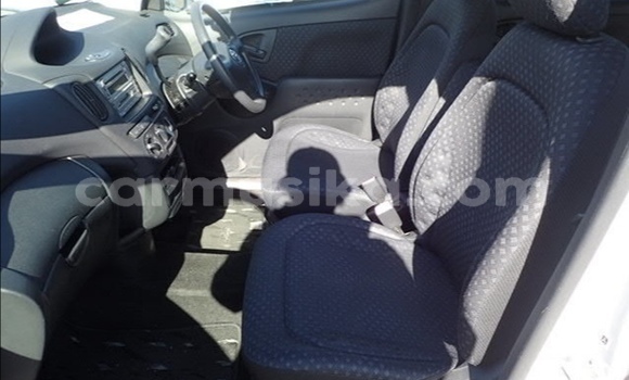 Acheter Occasion Voiture Toyota FunCargo Blanc à Beitbridge, Matabeleland South Acheter Occasion Voiture Toyota FunCargo Blanc à Beitbridge, Matabeleland South