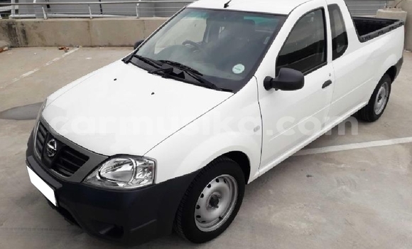 Buy Used Nissan NP 300 White Car in Beitbridge in Matabeleland South