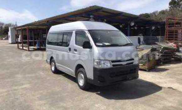 Buy Used Toyota Hiace Silver Car in Beitbridge in Matabeleland South Buy Used Toyota Hiace Silver Car in Beitbridge in Matabeleland South