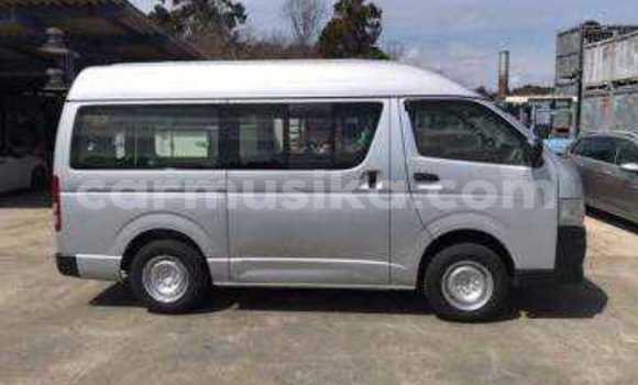 Buy Used Toyota Hiace Silver Car in Beitbridge in Matabeleland South Buy Used Toyota Hiace Silver Car in Beitbridge in Matabeleland South