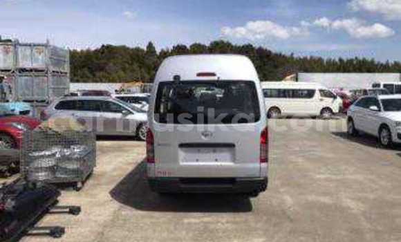 Buy Used Toyota Hiace Silver Car in Beitbridge in Matabeleland South Buy Used Toyota Hiace Silver Car in Beitbridge in Matabeleland South