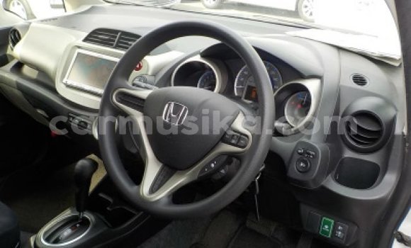 Buy Used Honda Fit White Car in Harare in Harare Buy Used Honda Fit White Car in Harare in Harare