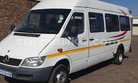 Buy Used Mercedes‒Benz 250 White Car in Beitbridge in Matabeleland South Buy Used Mercedes‒Benz 250 White Car in Beitbridge in Matabeleland South