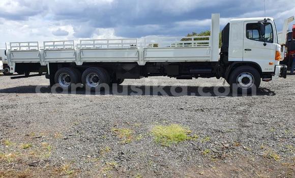 Buy Used Hino 300 White Truck in Beitbridge in Matabeleland South Buy Used Hino 300 White Truck in Beitbridge in Matabeleland South
