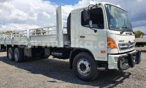 Buy Used Hino 300 White Truck in Beitbridge in Matabeleland South Buy Used Hino 300 White Truck in Beitbridge in Matabeleland South