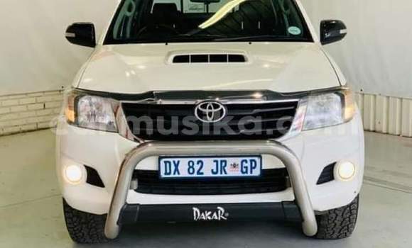 Nunua Ilio tumika Toyota Hilux Nyeupe Gari ndani ya Beitbridge nchini Matabeleland Kusini