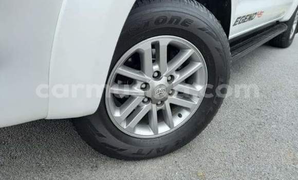 Acheter Occasion Voiture Toyota Hilux Blanc à Beitbridge, Matabeleland South Acheter Occasion Voiture Toyota Hilux Blanc à Beitbridge, Matabeleland South
