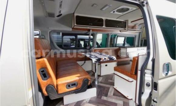 Buy Used Toyota Hiace Brown Car in Beitbridge in Matabeleland South Buy Used Toyota Hiace Brown Car in Beitbridge in Matabeleland South