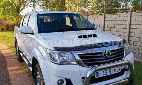 Tenga Tsaru Toyota Hilux Chena Mota in Beitbridge in Matabeleland South Tenga Tsaru Toyota Hilux Chena Mota in Beitbridge in Matabeleland South