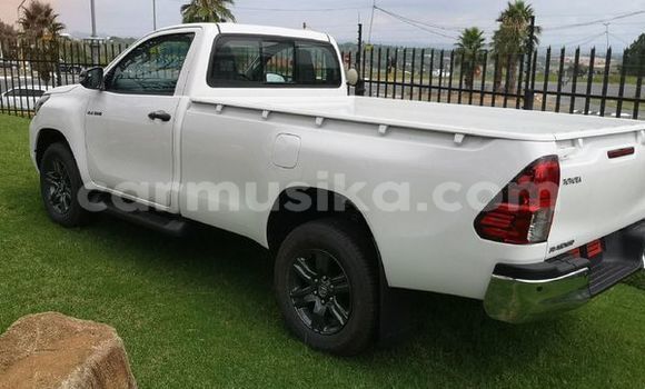 Nunua Ilio tumika Toyota Hilux Nyeupe Gari ndani ya Beitbridge nchini Matabeleland Kusini