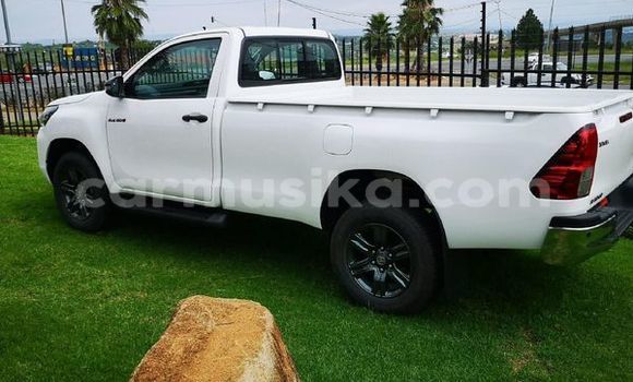 Acheter Occasion Voiture Toyota Hilux Blanc à Beitbridge, Matabeleland South Acheter Occasion Voiture Toyota Hilux Blanc à Beitbridge, Matabeleland South