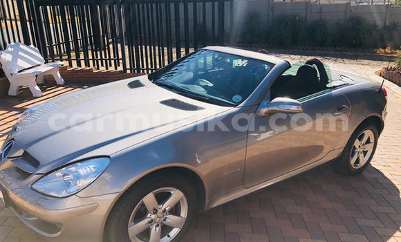 Acheter Occasion Voiture Mercedes‒Benz CLK–Class Gris à Beitbridge, Matabeleland South Acheter Occasion Voiture Mercedes‒Benz CLK–Class Gris à Beitbridge, Matabeleland South