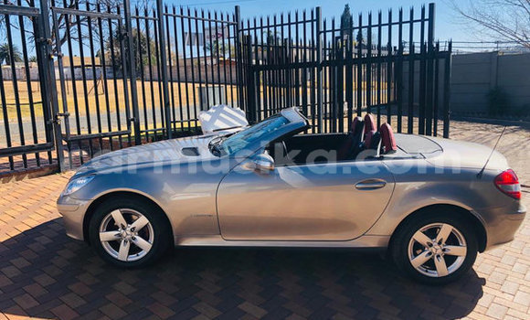 Acheter Occasion Voiture Mercedes‒Benz CLK–Class Gris à Beitbridge, Matabeleland South Acheter Occasion Voiture Mercedes‒Benz CLK–Class Gris à Beitbridge, Matabeleland South