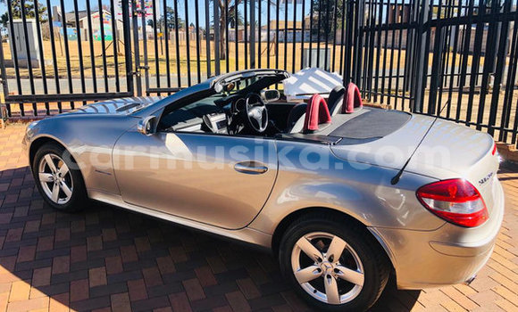 Acheter Occasion Voiture Mercedes‒Benz CLK–Class Gris à Beitbridge, Matabeleland South Acheter Occasion Voiture Mercedes‒Benz CLK–Class Gris à Beitbridge, Matabeleland South