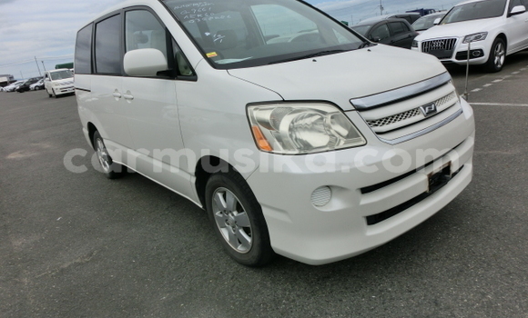 Nunua Ilio tumika Toyota Noah Nyeupe Gari ndani ya Beitbridge nchini Matabeleland Kusini