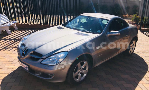 Acheter Occasion Voiture Mercedes‒Benz CLK–Class Gris à Beitbridge, Matabeleland South Acheter Occasion Voiture Mercedes‒Benz CLK–Class Gris à Beitbridge, Matabeleland South