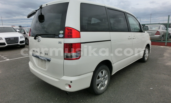 Buy Used Toyota Noah White Car in Beitbridge in Matabeleland South Buy Used Toyota Noah White Car in Beitbridge in Matabeleland South
