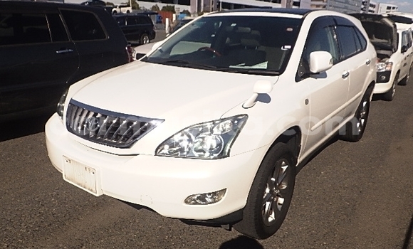 Buy Used Toyota Harrier White Car in Beitbridge in Matabeleland South