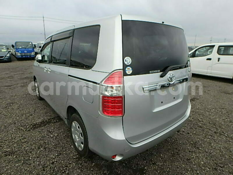 Big with watermark toyota noah matabeleland south beitbridge 28643