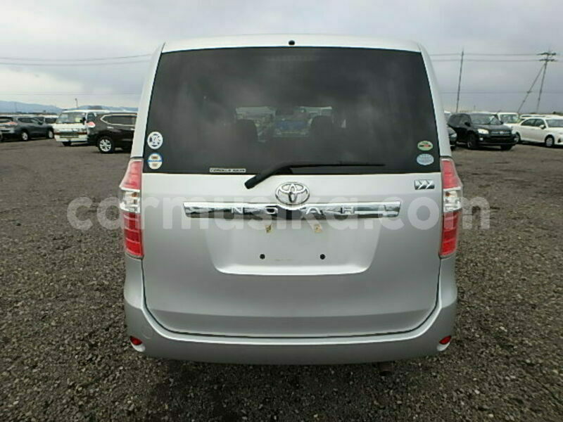 Big with watermark toyota noah matabeleland south beitbridge 28643