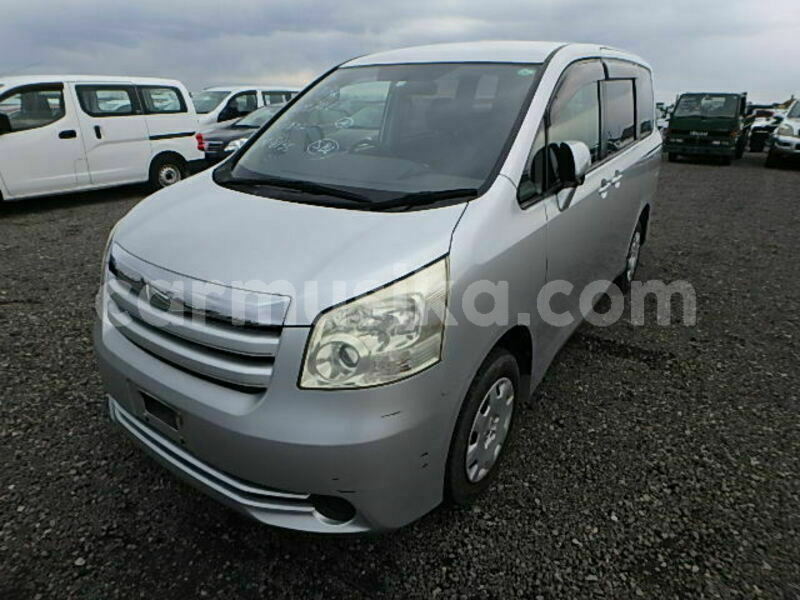 Big with watermark toyota noah matabeleland south beitbridge 28643