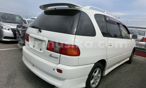 Nunua Ilio tumika Toyota Ipsum Nyeupe Gari ndani ya Beitbridge nchini Matabeleland Kusini Nunua Ilio tumika Toyota Ipsum Nyeupe Gari ndani ya Beitbridge nchini Matabeleland Kusini