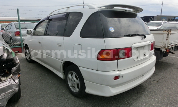 Nunua Ilio tumika Toyota Ipsum Nyeupe Gari ndani ya Beitbridge nchini Matabeleland Kusini Nunua Ilio tumika Toyota Ipsum Nyeupe Gari ndani ya Beitbridge nchini Matabeleland Kusini