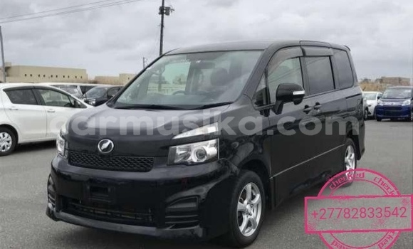 Nunua Imported Toyota Voxy Nyeusi Gari ndani ya Beitbridge nchini Matabeleland Kusini