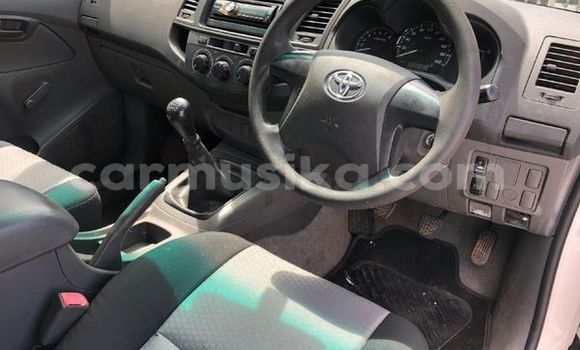 Tenga Tsaru Toyota Hilux Chena Mota in Beitbridge in Matabeleland South Tenga Tsaru Toyota Hilux Chena Mota in Beitbridge in Matabeleland South