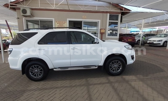 Acheter Occasion Voiture Toyota Fortuner Blanc à Beitbridge, Matabeleland South Acheter Occasion Voiture Toyota Fortuner Blanc à Beitbridge, Matabeleland South