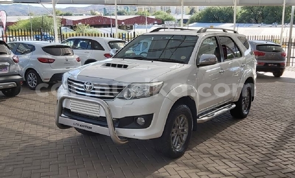 Acheter Occasion Voiture Toyota Fortuner Blanc à Beitbridge, Matabeleland South Acheter Occasion Voiture Toyota Fortuner Blanc à Beitbridge, Matabeleland South