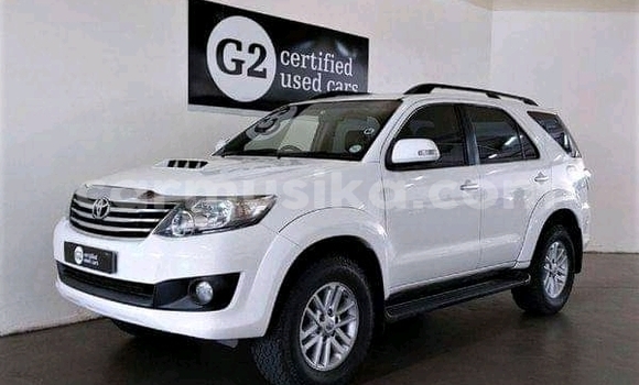 Tenga Tsaru Toyota Fortuner Chena Mota in Beitbridge in Matabeleland South