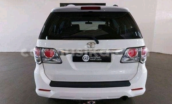 Acheter Occasion Voiture Toyota Fortuner Blanc à Beitbridge, Matabeleland South Acheter Occasion Voiture Toyota Fortuner Blanc à Beitbridge, Matabeleland South
