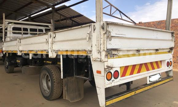 Buy Used Mercedes‒Benz Truck White Truck in Beitbridge in Matabeleland South Buy Used Mercedes‒Benz Truck White Truck in Beitbridge in Matabeleland South