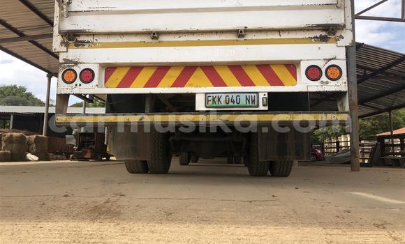Buy Used Mercedes‒Benz Truck White Truck in Beitbridge in Matabeleland South Buy Used Mercedes‒Benz Truck White Truck in Beitbridge in Matabeleland South