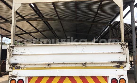 Buy Used Mercedes‒Benz Truck White Truck in Beitbridge in Matabeleland South Buy Used Mercedes‒Benz Truck White Truck in Beitbridge in Matabeleland South