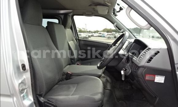 Acheter Occasion Voiture Toyota Hiace Gris à Beitbridge, Matabeleland South Acheter Occasion Voiture Toyota Hiace Gris à Beitbridge, Matabeleland South