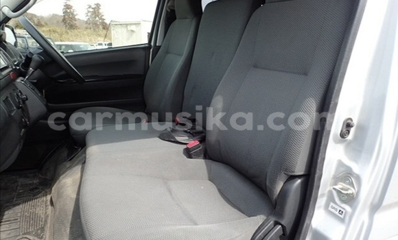 Acheter Occasion Voiture Toyota Hiace Gris à Beitbridge, Matabeleland South Acheter Occasion Voiture Toyota Hiace Gris à Beitbridge, Matabeleland South