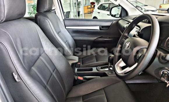 Acheter Occasion Voiture Toyota Hilux Blanc à Beitbridge, Matabeleland South Acheter Occasion Voiture Toyota Hilux Blanc à Beitbridge, Matabeleland South