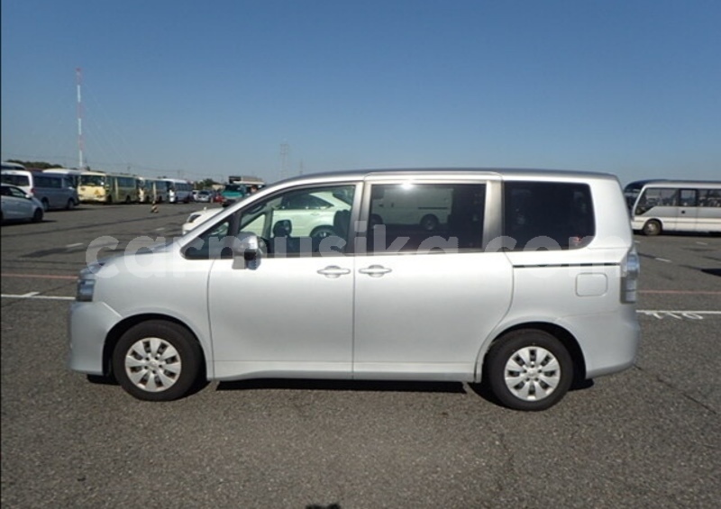 Big with watermark toyota noah matabeleland south beitbridge 28674