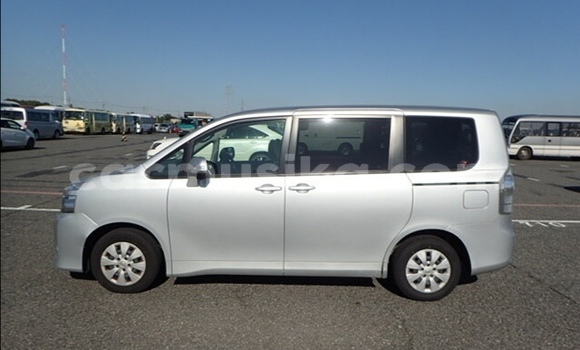 Nunua Ilio tumika Toyota Noah Fedha Gari ndani ya Beitbridge nchini Matabeleland Kusini Nunua Ilio tumika Toyota Noah Fedha Gari ndani ya Beitbridge nchini Matabeleland Kusini