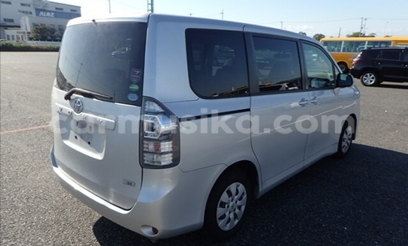 Nunua Ilio tumika Toyota Noah Fedha Gari ndani ya Beitbridge nchini Matabeleland Kusini Nunua Ilio tumika Toyota Noah Fedha Gari ndani ya Beitbridge nchini Matabeleland Kusini