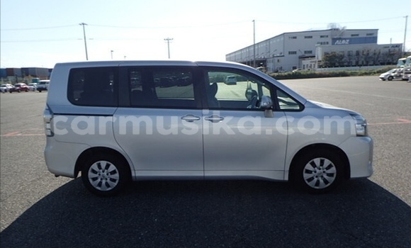 Nunua Ilio tumika Toyota Noah Fedha Gari ndani ya Beitbridge nchini Matabeleland Kusini Nunua Ilio tumika Toyota Noah Fedha Gari ndani ya Beitbridge nchini Matabeleland Kusini