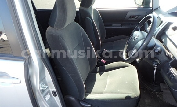 Nunua Ilio tumika Toyota Noah Fedha Gari ndani ya Beitbridge nchini Matabeleland Kusini Nunua Ilio tumika Toyota Noah Fedha Gari ndani ya Beitbridge nchini Matabeleland Kusini